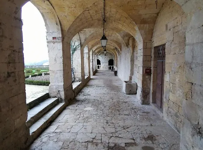 Atypique Dans Bel Immeuble De 1820 Appartement Fumel