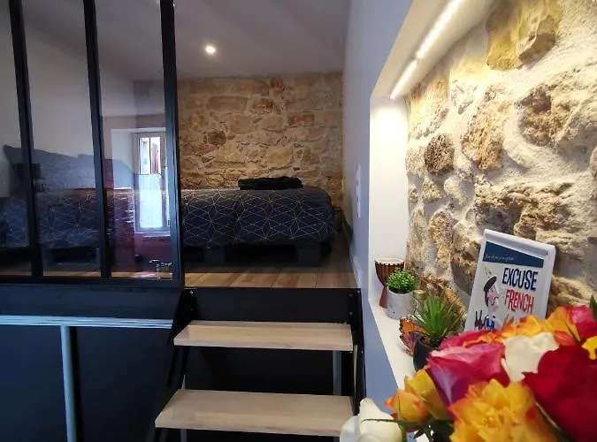 Atypique Immeuble De 1820 아파트 퓨멜