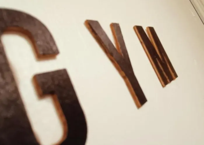 Appartement Atypique Dans Bel Immeuble De 1820 *